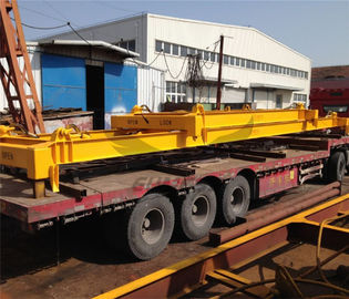 จีน 40Ft Semi Auto Gantry Crane Container Spreader / Containers Lifting Equipment ผู้ผลิต